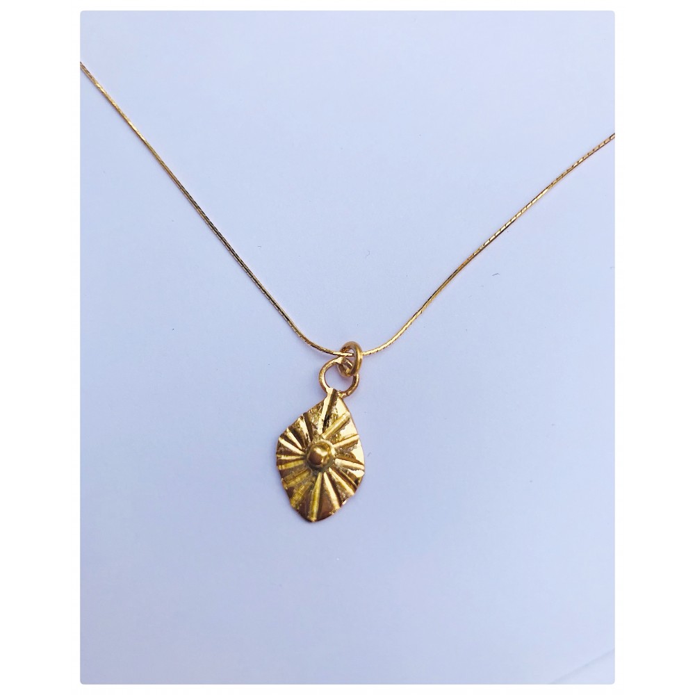 Yansıyan Işıltı Kolye